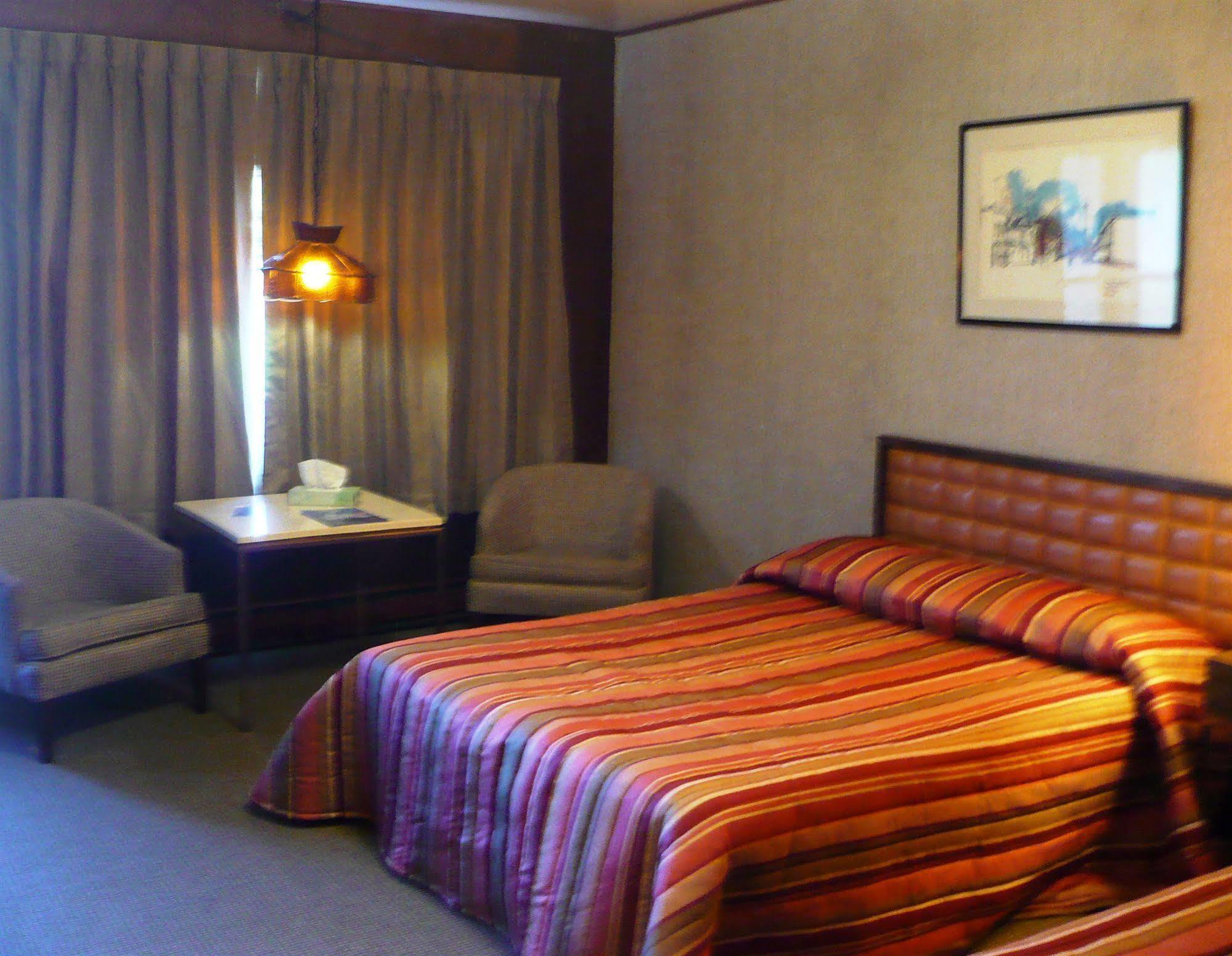 Iron Bridge Red Top Motor Inn المظهر الخارجي الصورة